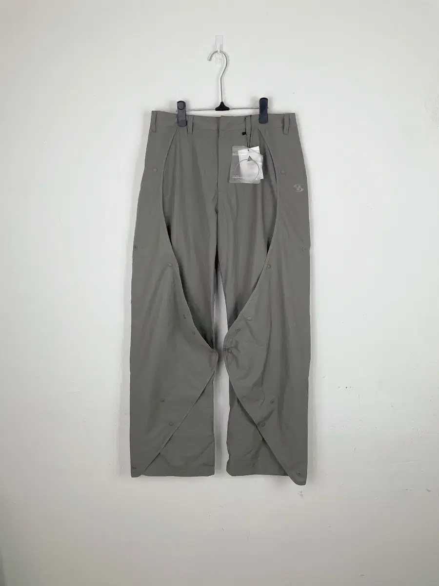 SAN SAN GEAR | 산산기어 Sansan Gear Side Snap Pants Ice